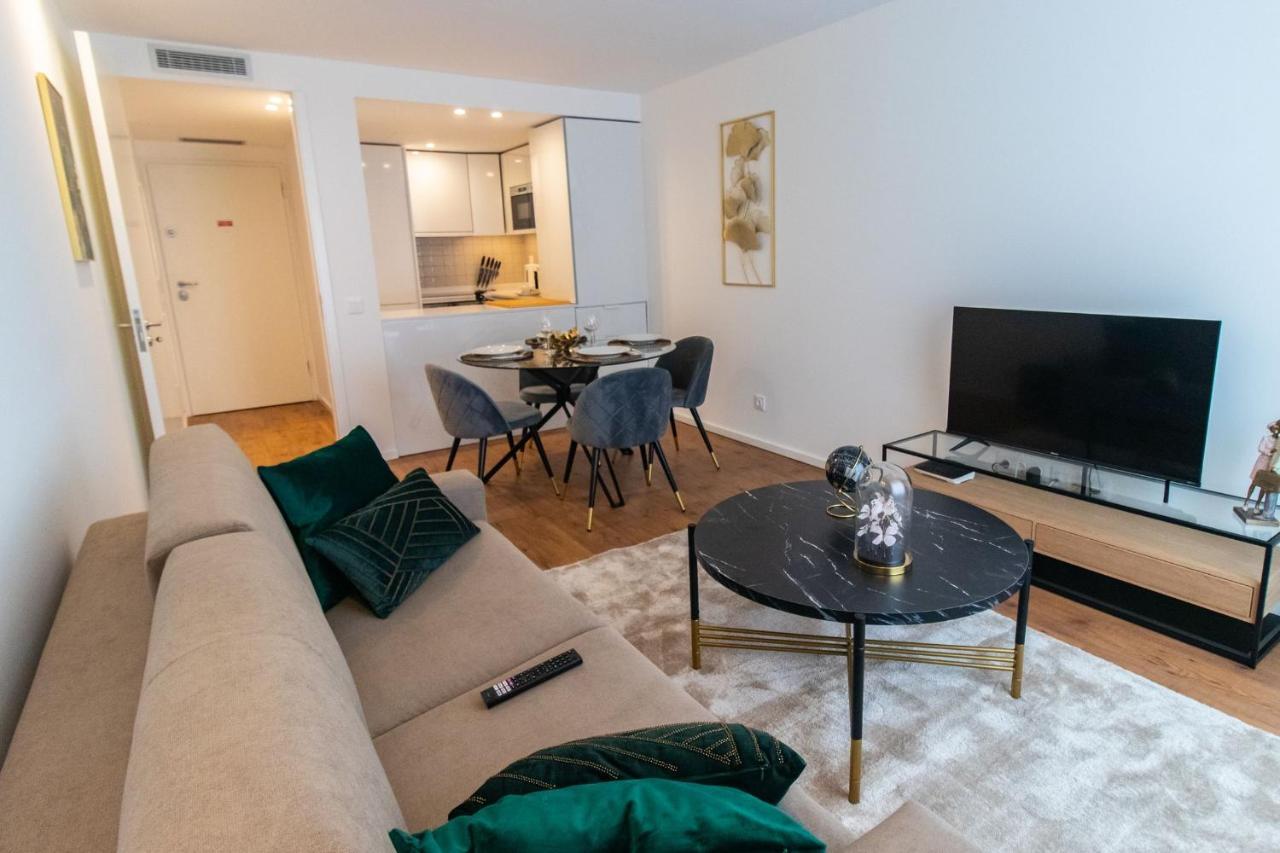 Stunning Apartment W/ Free Parking By Lovelystay 포르투 외부 사진